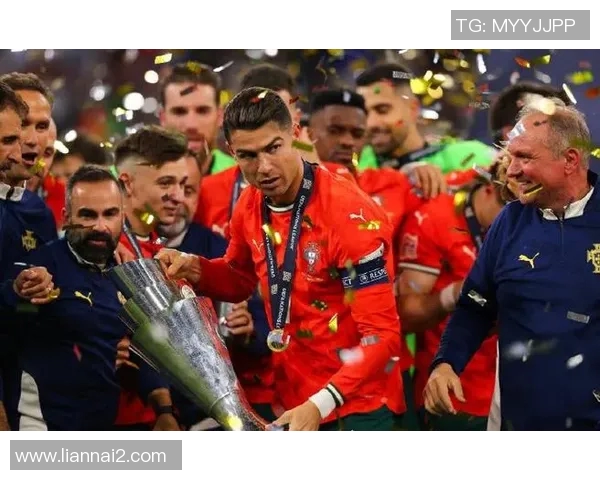 西班牙队历史性夺得欧国联冠军,激动人心的胜利震撼全球球迷 西班牙队历史性夺得欧国联冠军,激动人心的胜利震撼全球球迷